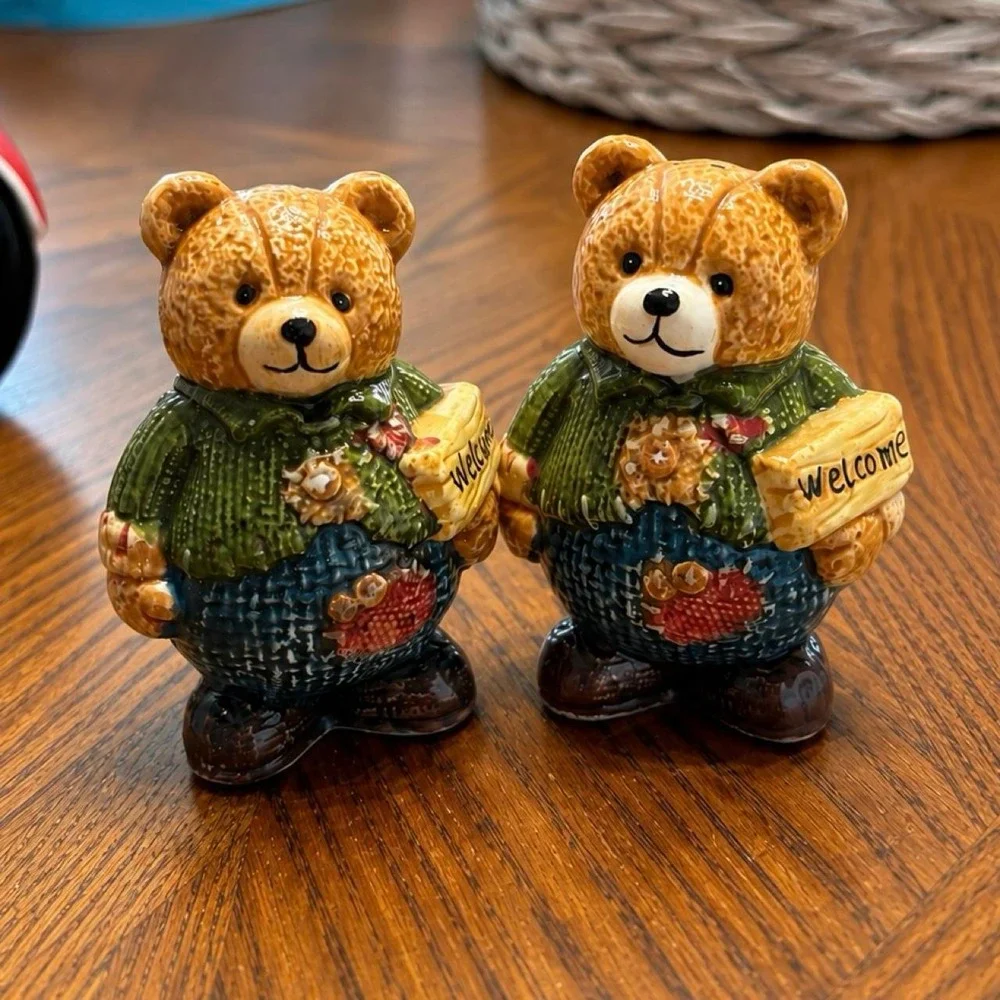 Teddy bear salt and pepper shakers